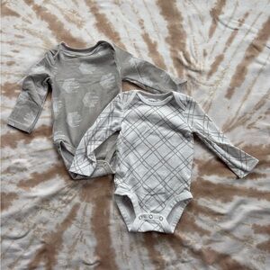 Grey and White Patterned Onesies - 6-12M